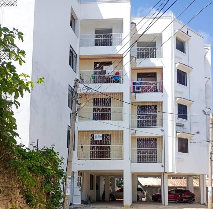 Lovely 1 Bedroom In Bamburi With Reliable Wifi มอมบาซา ภายนอก รูปภาพ